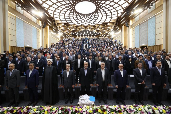 رئیس‌جمهور پای «درد دل» دانشجویان نشست/ صدای منتقد شنیده شد