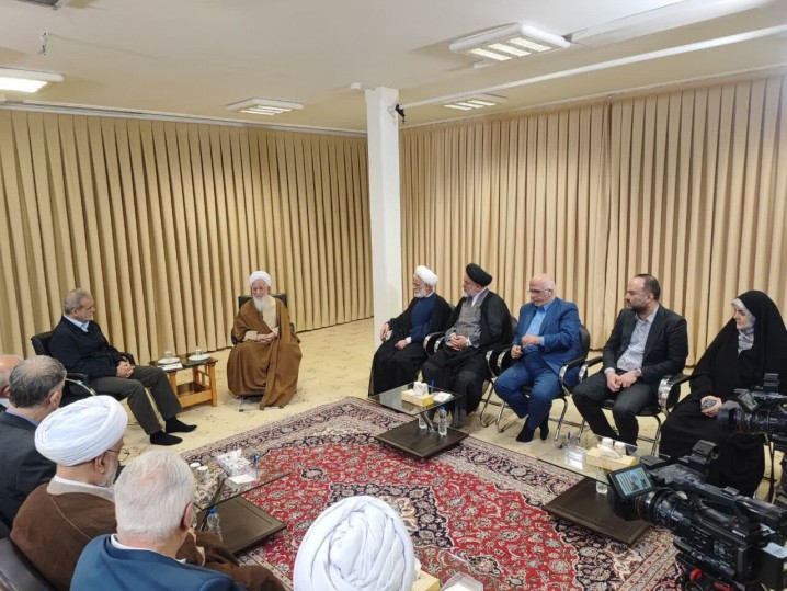  رئیس‌جمهور با آیت‌الله جوادی آملی دیدار کرد