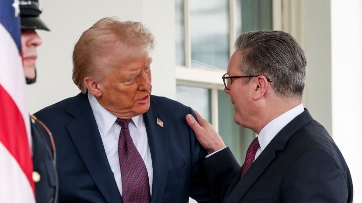 لندن در برابر تعرفه‌های سنگین آمریکا عقب نشست؛ وزیر انگلیسی: جنگ تجاری به نفع هیچ‌کس نیست