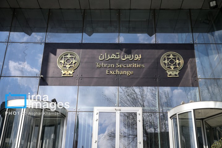اجرای سریع بسته ۱۲۰ همتی و بیمه سهام، آرامش را به بازار بر میگرداند