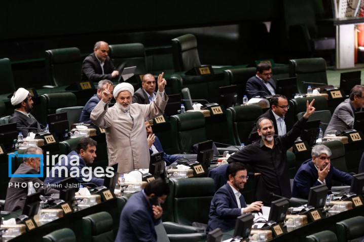 مجلس در روزی که گذشت/ از مخالفت با لایحه تغییر ساعت تا حمایت از دیپلمات‌های ایرانی