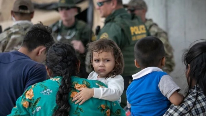 رفتار ضدانسانی دولت ترامپ در اخراج مادران و کودکان شهروند آمریکا