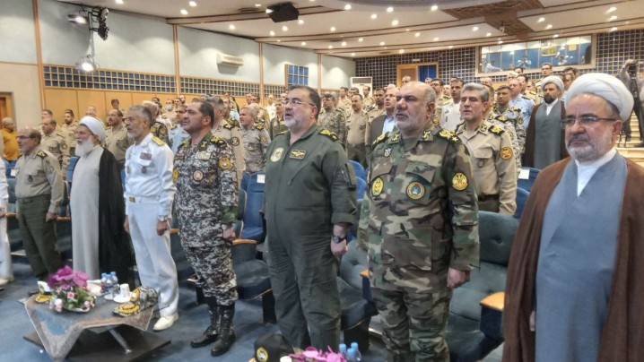 دریادار سیاری: با نوسازی و بهسازی تجهیزات دفاعی باید خود را برای آینده آماده کنیم