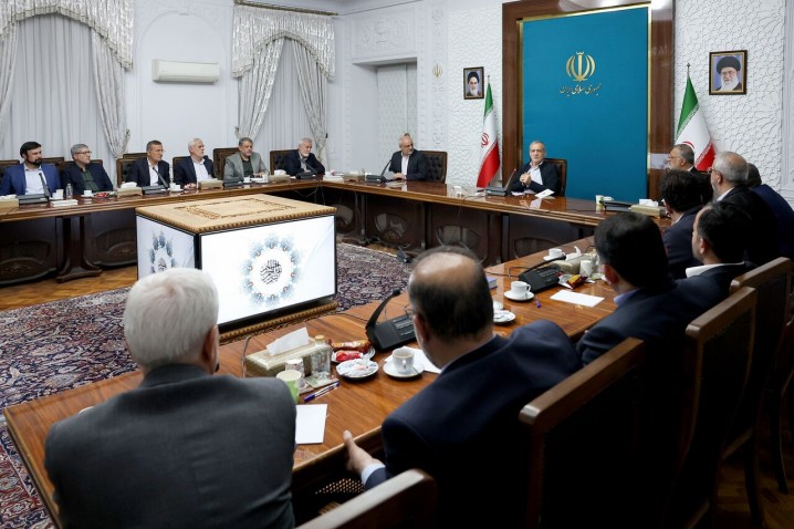 پزشکیان: شهرداری‌ها برای ارتقای خدمات خود برنامه تهیه کنند/ بدمصرف‌ها باید جریمه شوند