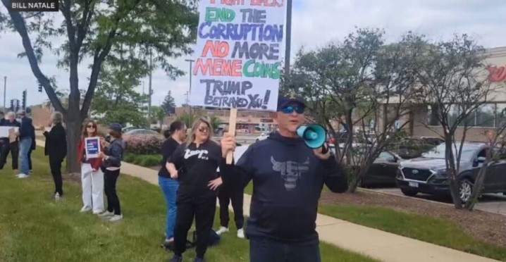 تشکیل زنجیره انسانی ۶۳ کیلومتری در آمریکا علیه دولت ترامپ