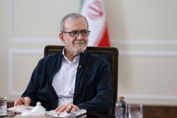 پزشکیان قهرمانی وزنه برداران کشورمان در رقابت‌های جهانی نروژ را تبریک گفت