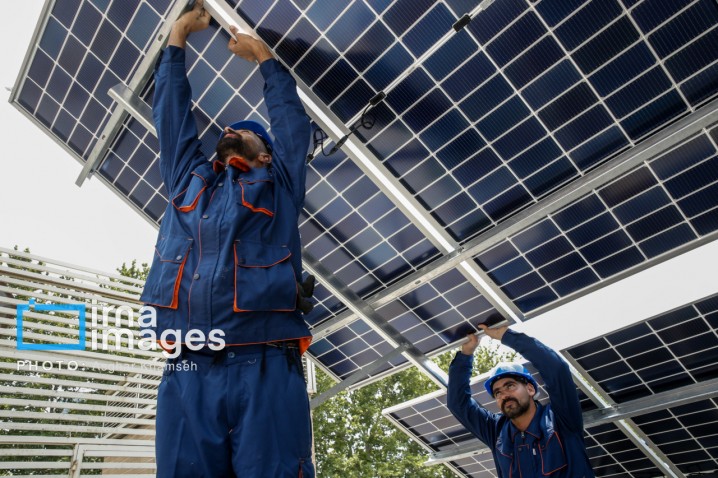 کرمان در راه اندازی نیروگاه های خورشیدی استان پیشرو است