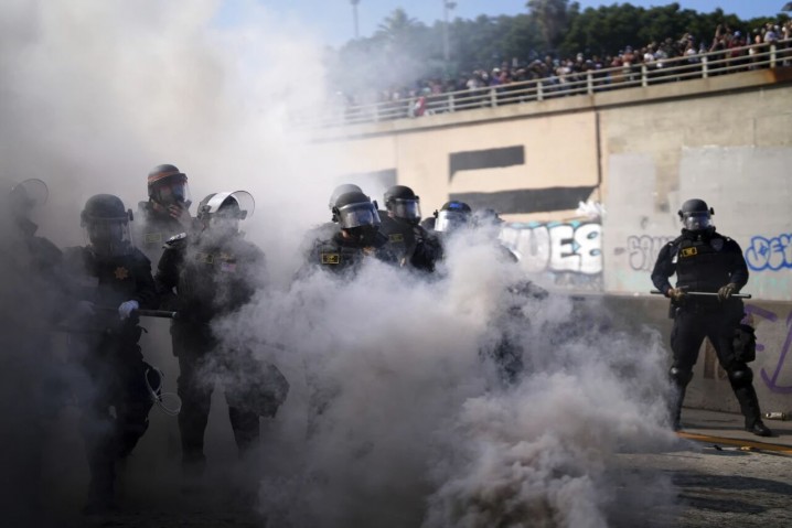 روایت تصویری سومین روز اعتراضات مهاجرتی آمریکا با چاشنی خشونت پلیس