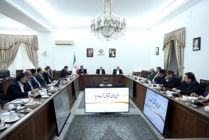 عارف: تصمیمات و قوانین پیشین را نفی نمی‌کنیم، اما وحی منزل نیستند