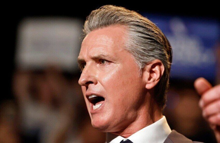 فرماندار کالیفرنیا: از ترامپ شکایت می‌کنم