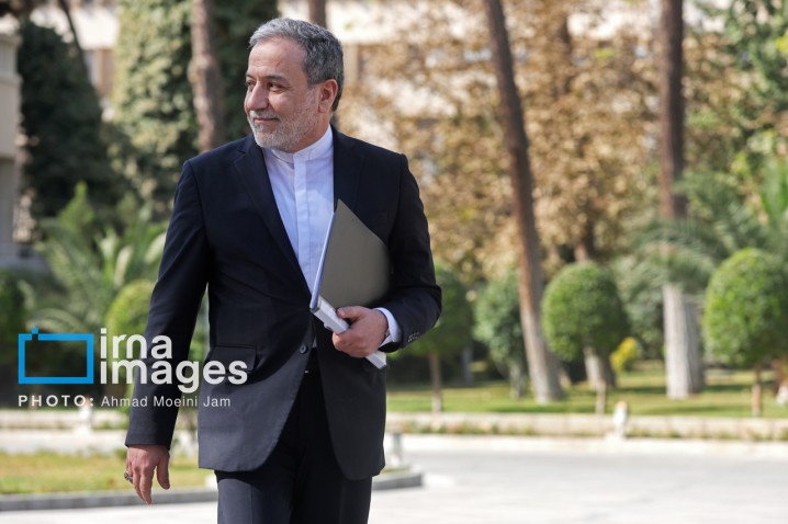 عراقچی: اعمال دیپلماسی از طریق تهدید نظامی نمی‌تواند نتیجه‌بخش و مفید باشد