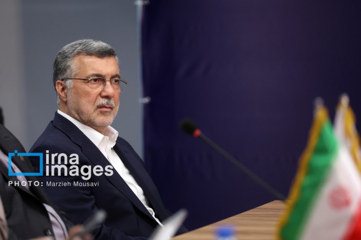 وزیر بهداشت: با وجود فشارها، دارو و تجهیزات پزشکی با کمبود مواجه نشد