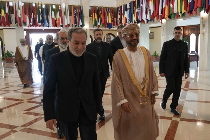 عراقچی وارد مسقط شد؛ تحولات تنگه هرمز و روابط دوجانبه در دستور کار