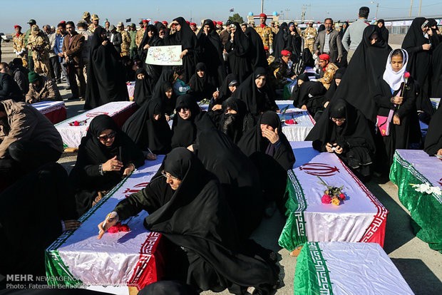 پیکرهای ۵۵ شهید دفاع مقدس وارد خاک کشور شدند