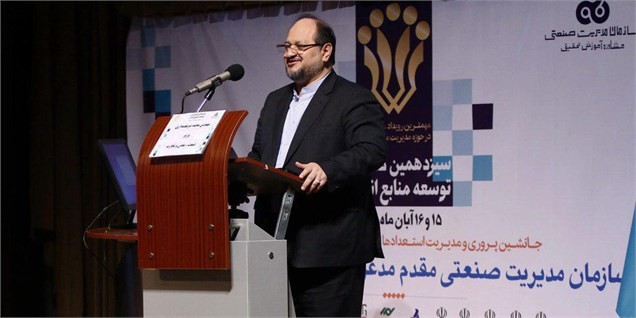 شریعتمداری: تولید متکی بر منابع طبیعی، فاجعه است