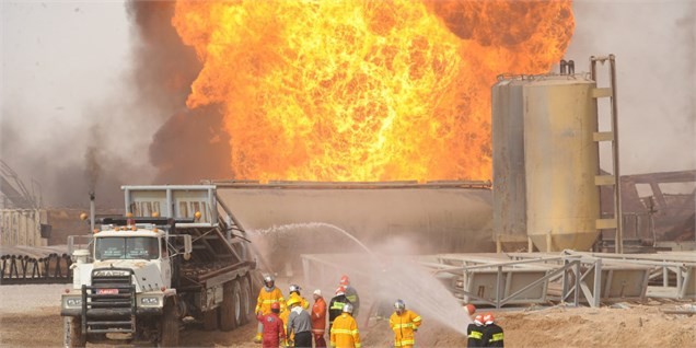 مهار فوران چاه ۱۴۷ رگ سفید