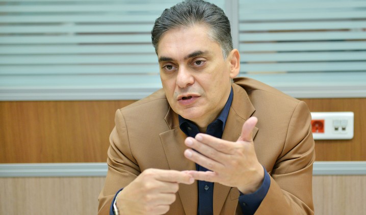 دولت باید به صرافی‌ها اجازه خرید و فروش محدود را بدهد