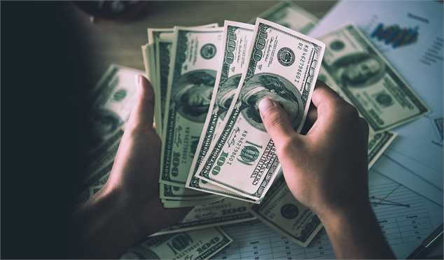 طرح اجبار پتروشیمی‌ها و پالایشگاه‌ها به خرید خوراک با ارز