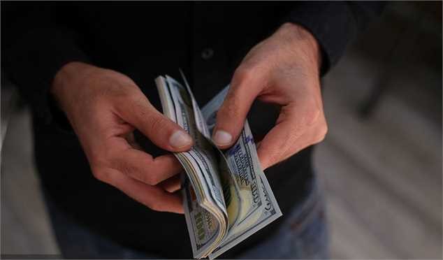 مشاهده ضررهای چند ده میلیونی دلالان / دلار را 11 هزار تومان میخرند!