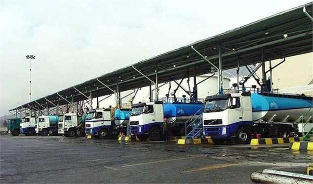 کامیون های عراقی در چذابه سوخت رابه قیمت روز خریداری می‌کنند