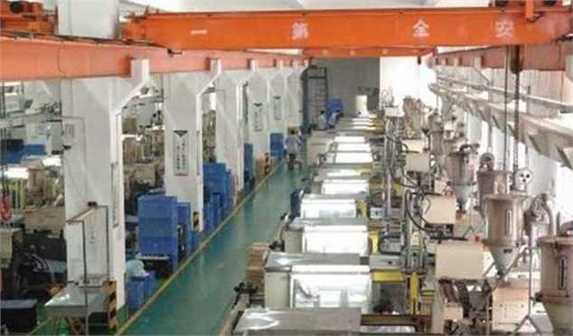 بخشنامه معافیت واردات ماشین آلات صنعتی از پرداخت حقوق ورودی‌ ابلاغ شد