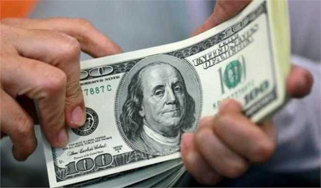 دلار در صرافی‌ها گران‌تر از بازار