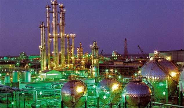 صادرات ۱۵ میلیارد دلاری محصولات پتروشیمی در سال ۱۴۰۱