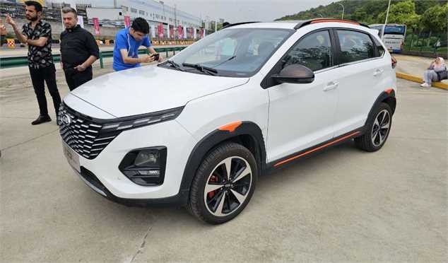 خودرو ام وی ام X33 کراس به صورت رسمی رونمایی شد