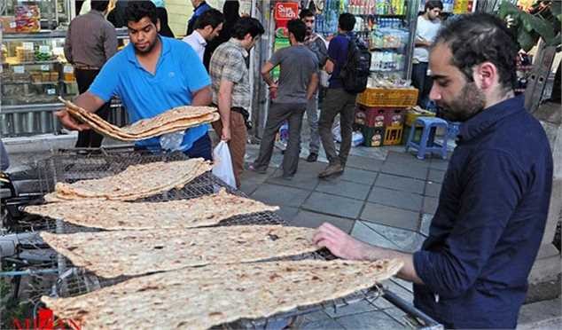 دلایل کاهش دسترسی برخی نانوایان به آرد یارانه‌ای/ محدودیت عرضه نان نداریم