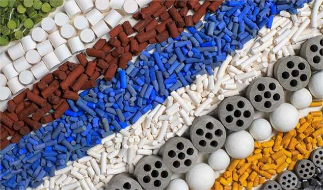 بومی‌سازی کاتالیست‌ها در دولت سیزدهم شتاب گرفت/ صادرات ۵۰۰ تن کاتالیست به روسیه