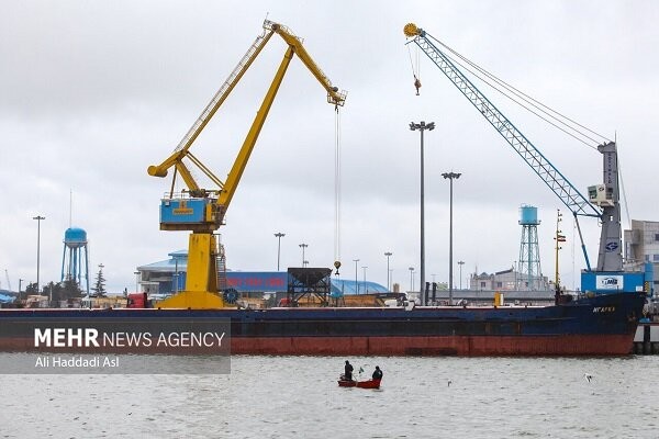 کالاها روی کشتی ثبت سفارش می‌شوند