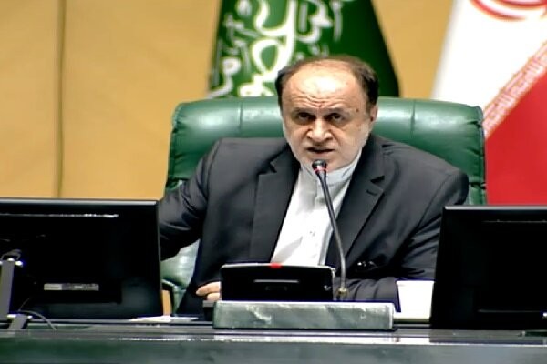 حاجی‌بابایی: مشکلات رانندگان زحمتکش کشور را حل کنید
