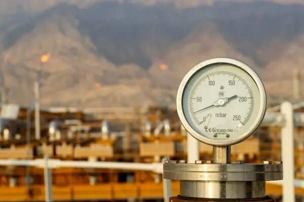 از تکذیب بنزین سه نرخی تا آغاز پروژه‌های خورشیدی در انتظار تأمین مالی