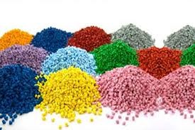 مدیرکل دفتر مقررات صادرات و واردات وزارت صنعت: اولویت ویژه ثبت سفارش و تأمین ارز امسال با مواد اولیه و واسطه‌ای است