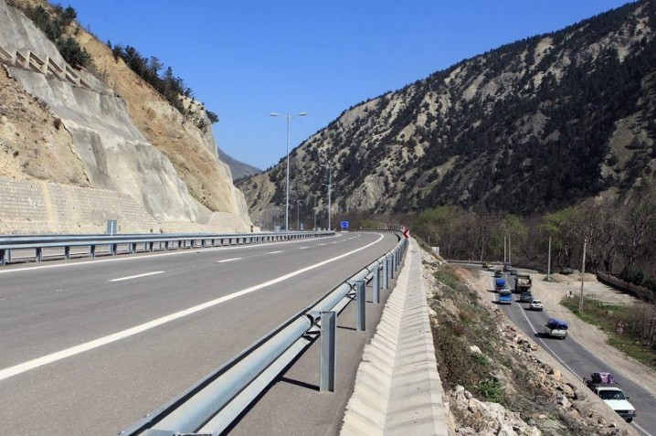 شاهکار محیط زیستی دولت احمدی نژاد: به پیمانکاران جاده تهران-شمال گفتند، جنگل را به جای طلبتان بردارید!