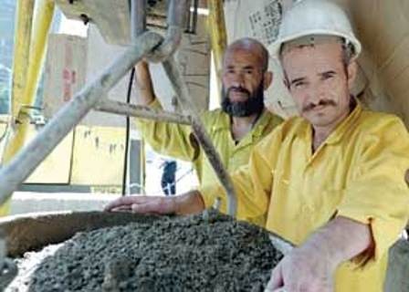 Foreign investors receive 3-year work permit in Iran