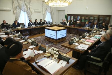 توجه ویژه به فضای مجازی ضروری است/تاکید بر برداشتن گام های مؤثرتر و مناسبتر در عرصه فضای مجازی در سال 95