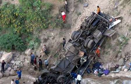 سقوط اتوبوس به دره در محور سیرجان -نی ریز 19کشته و 30 زخمی برجاگذاشت