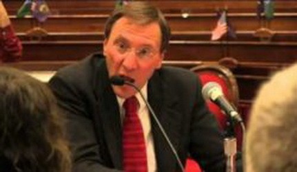 حقوقدان آمریکایی: انتخابات ریاست جمهوری نمایشی از اوج ناآگاهی مردم این کشور است