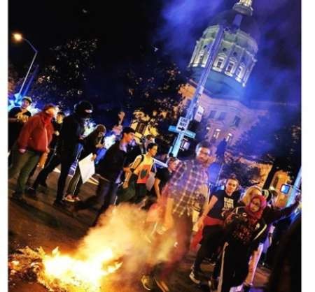 سی ان ان: پرچم آمریکا در آتلانتا به آتش کشیده شد