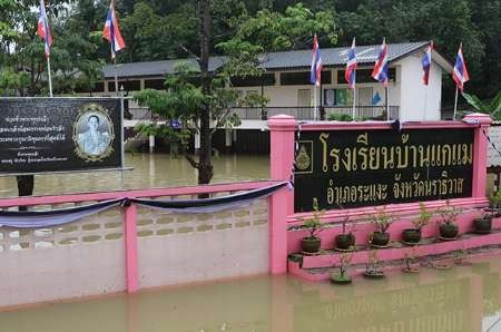 تاخت وتاز سیل در استان های جنوبی تایلند/ ده ها هزار نفر آواره شدند