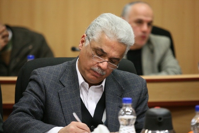 اعتراض جامعه صنعت کفش ایران به اختلال در عرضه دی اتیل هگزانول