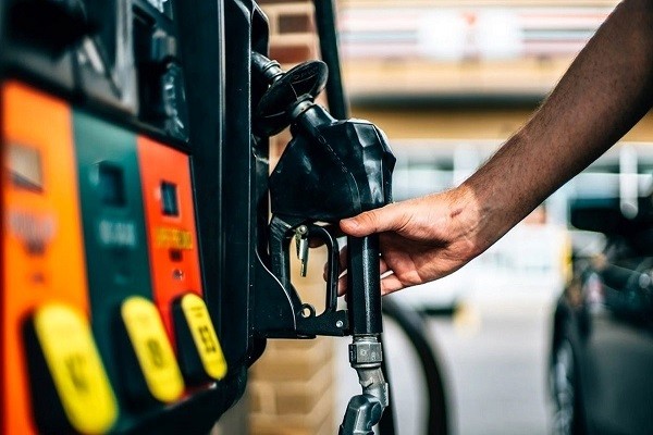 امسال واردات بنزین به 6 میلیارد می رسد