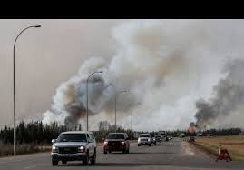 آتش‌سوزی مهیب در ایالت «آلبرتا» کانادا همچنان در حال پیشروی است، مهار آن ممکن است چند ماه زمان ببرد