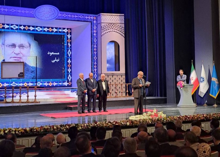 فردا را خودمان می‌سازیم