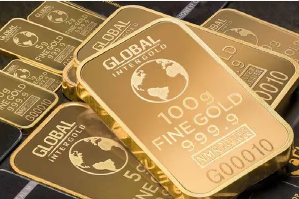 کاهش قیمت طلا به دلیل افزایش ارزش دلار آمریکا