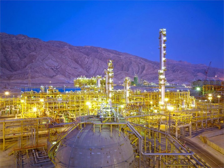 پتروشیمی‌ها مواد اولیه تولید ۲ میلیون لباس بیمارستانی را تأمین کردند