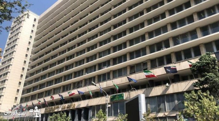 سوال نفت‌آنلاین از رئیس‌جمهور: چرا بعضی وزارتخانه ها مانند وزارت نفت را به جنوب منتقل نمی کنید؟