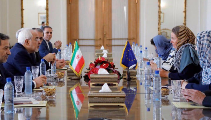 مراسم تحلیف روحانی و صف آرایی اروپا در برابر آمریکا