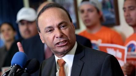 نماینده ارشددمکرات: اگر مجلس قانون «رویاپردازان» را تصویب نکند، دولت را تعطیل می کنیم